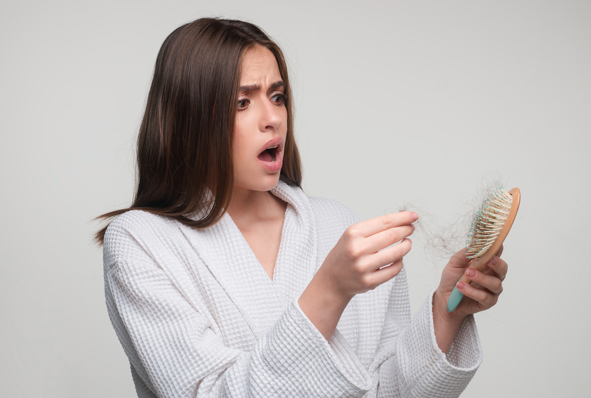 Queda de cabelo feminino: causas, tratamentos e quando buscar ajuda